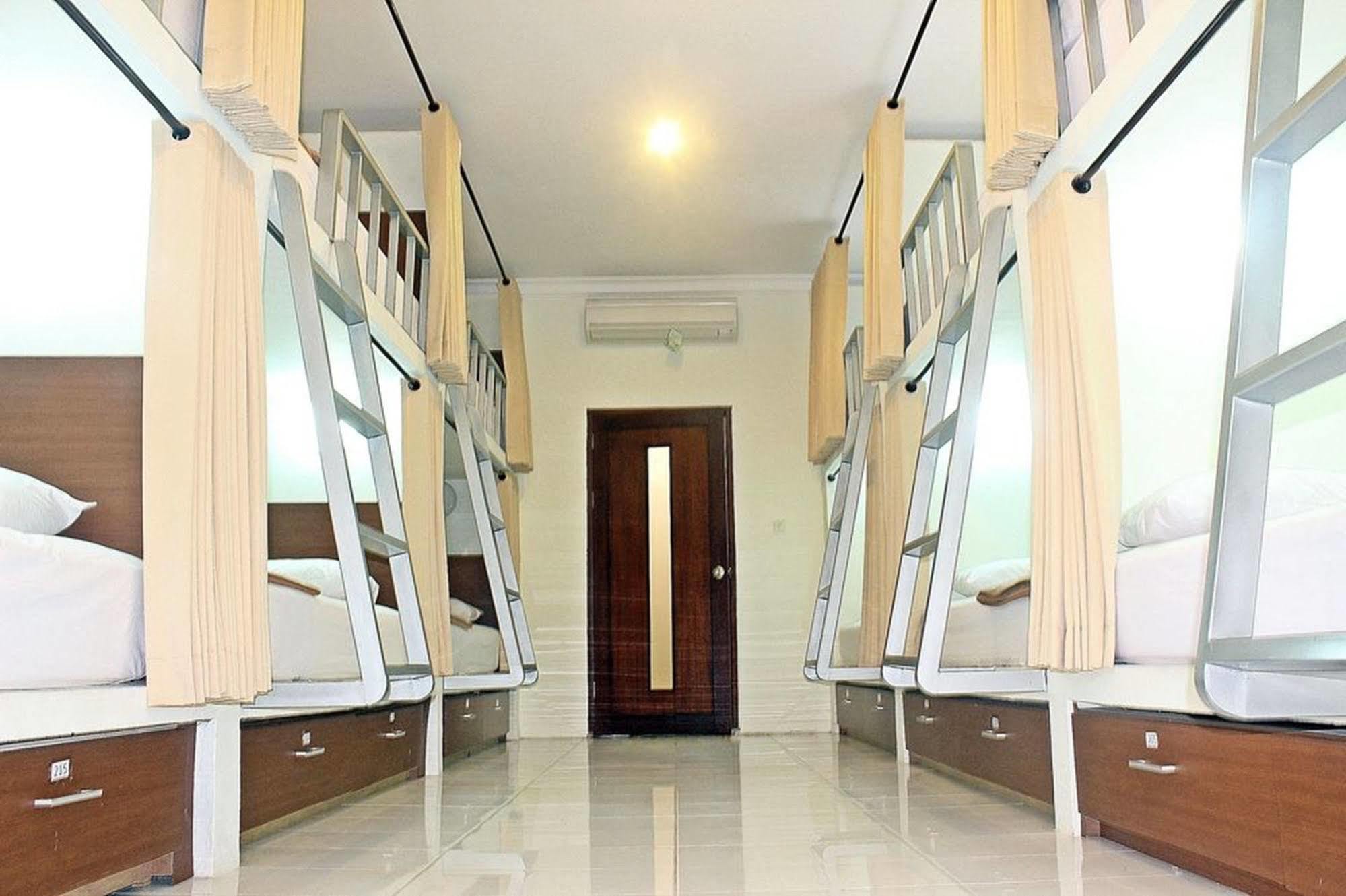 Mirah Hostel Legian Exteriér fotografie