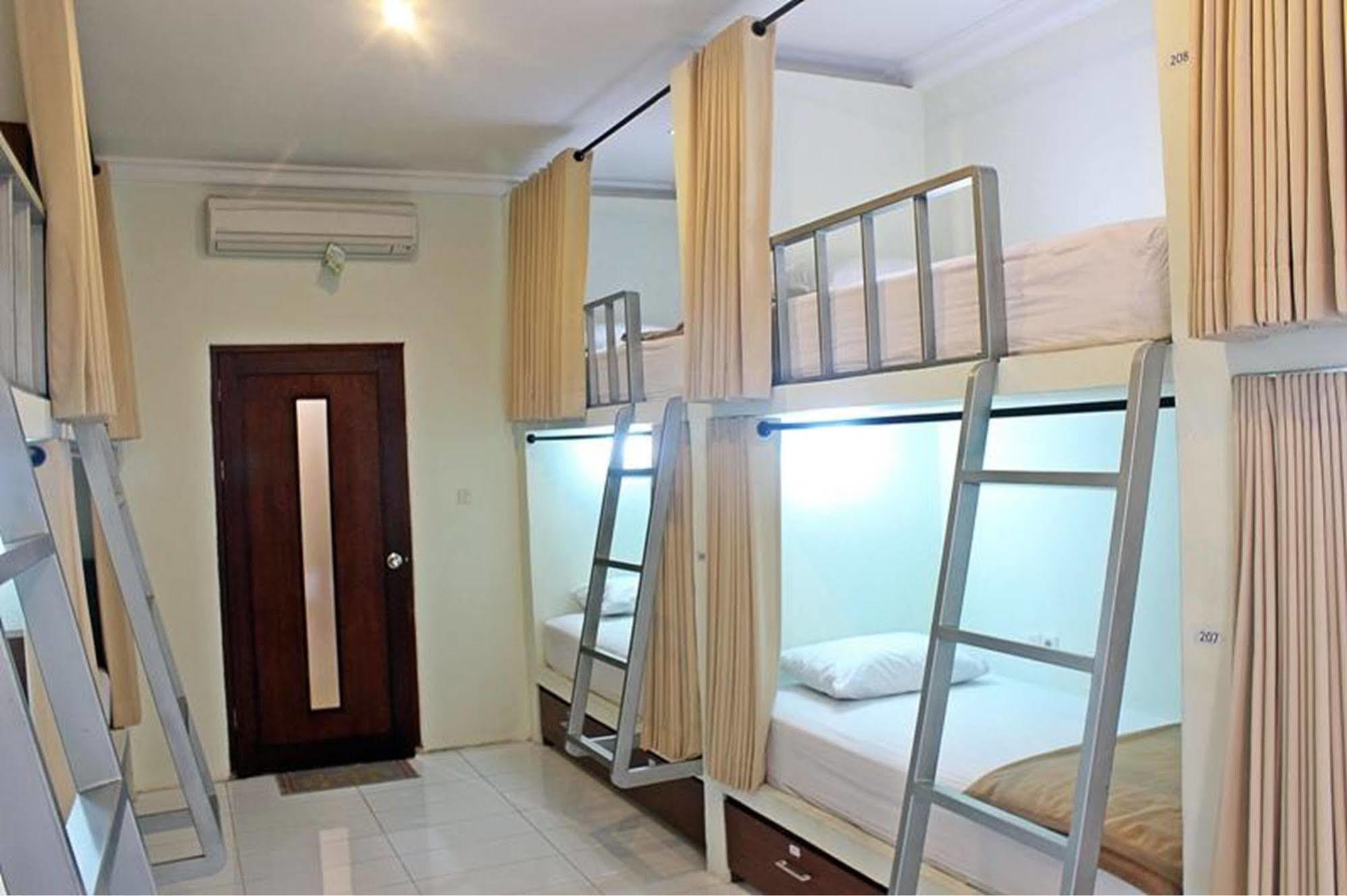 Mirah Hostel Legian Exteriér fotografie